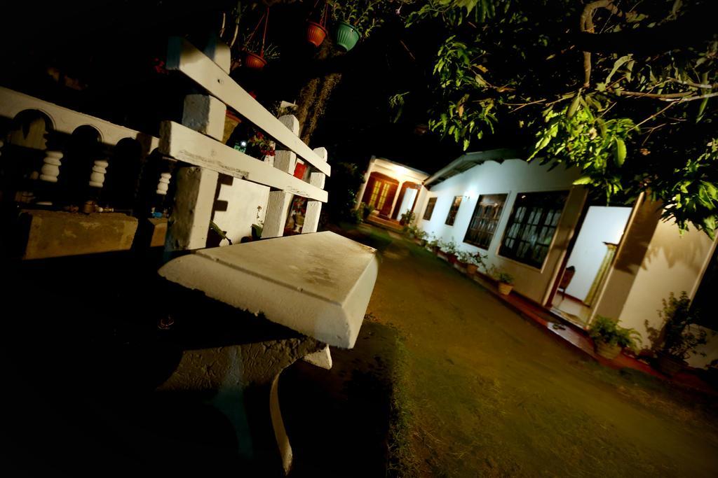 Travellers Home Kandy Esterno foto